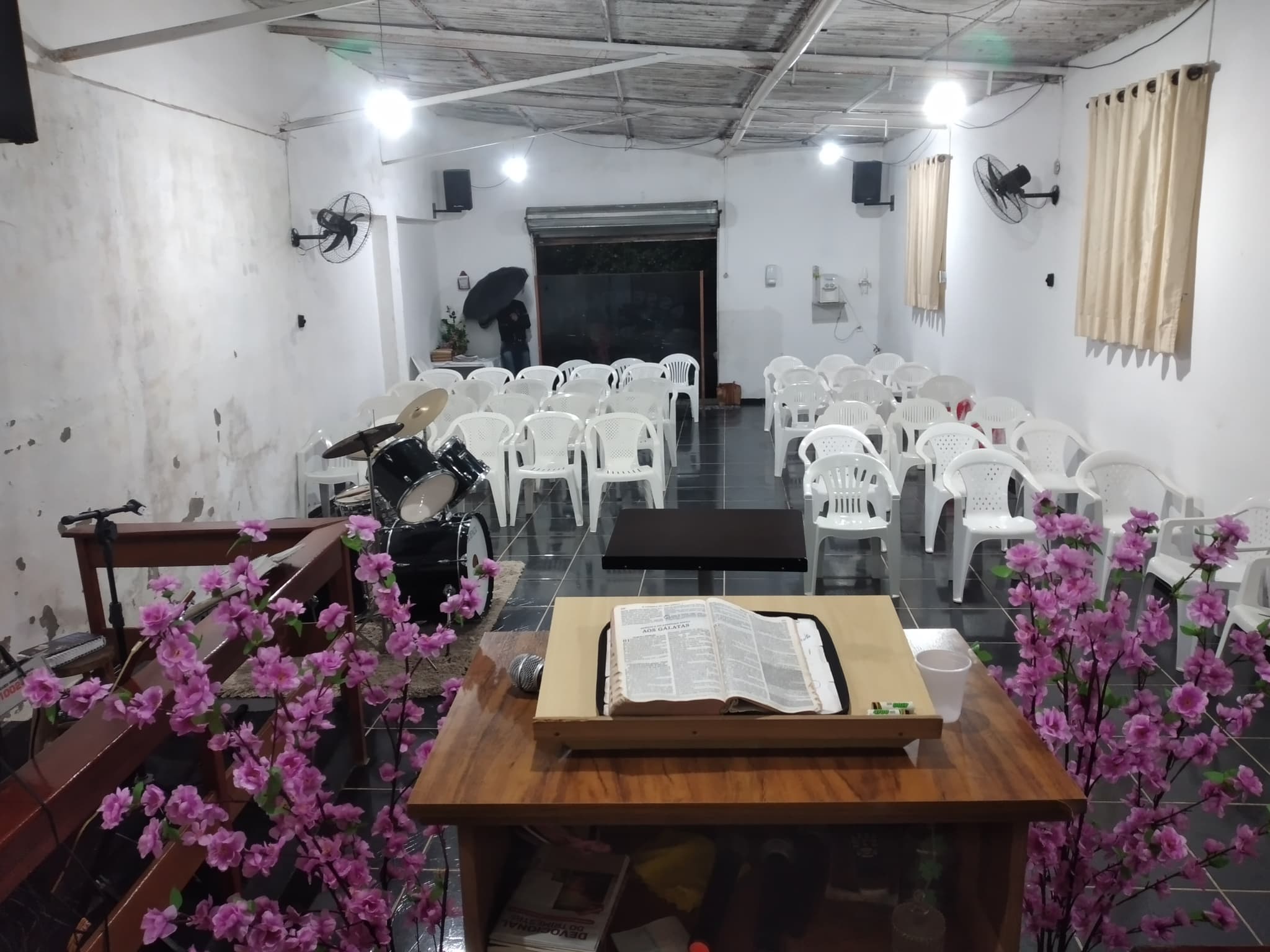 Interior da AD Madureira – Congregação Mascate