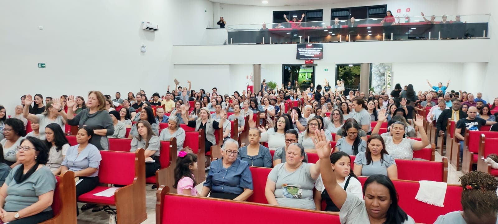 Interior da AD Madureira Atibaia preparado para transmissões em áudio