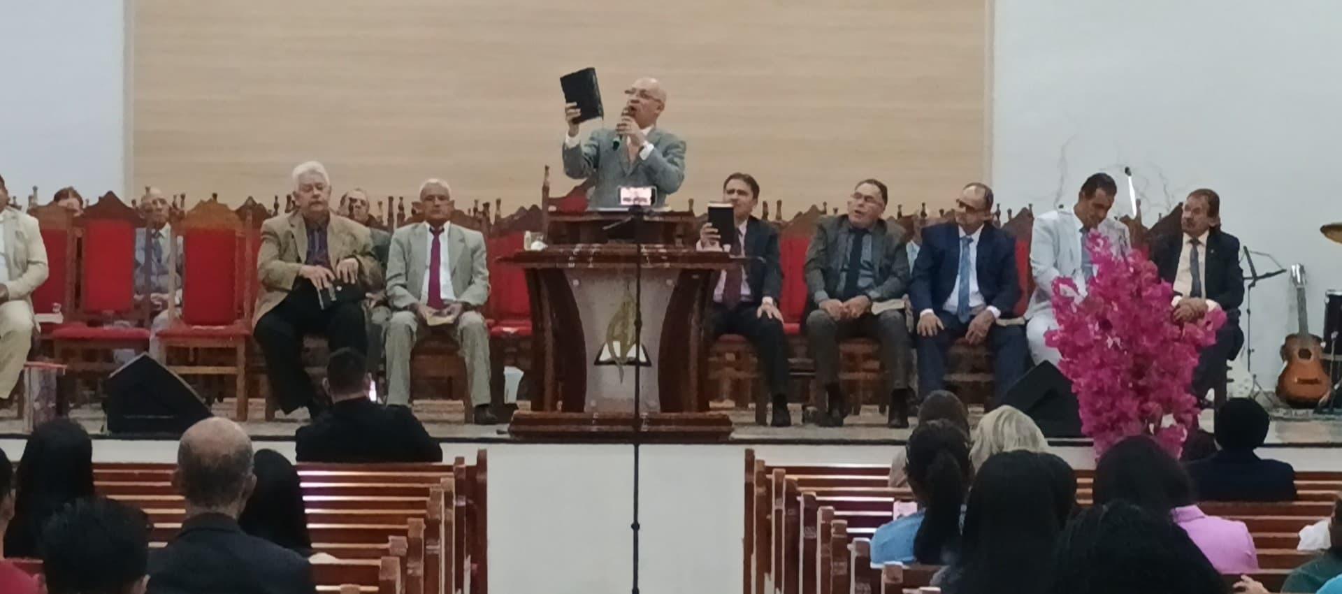 Púlpito da AD Madureira Atibaia durante ministração