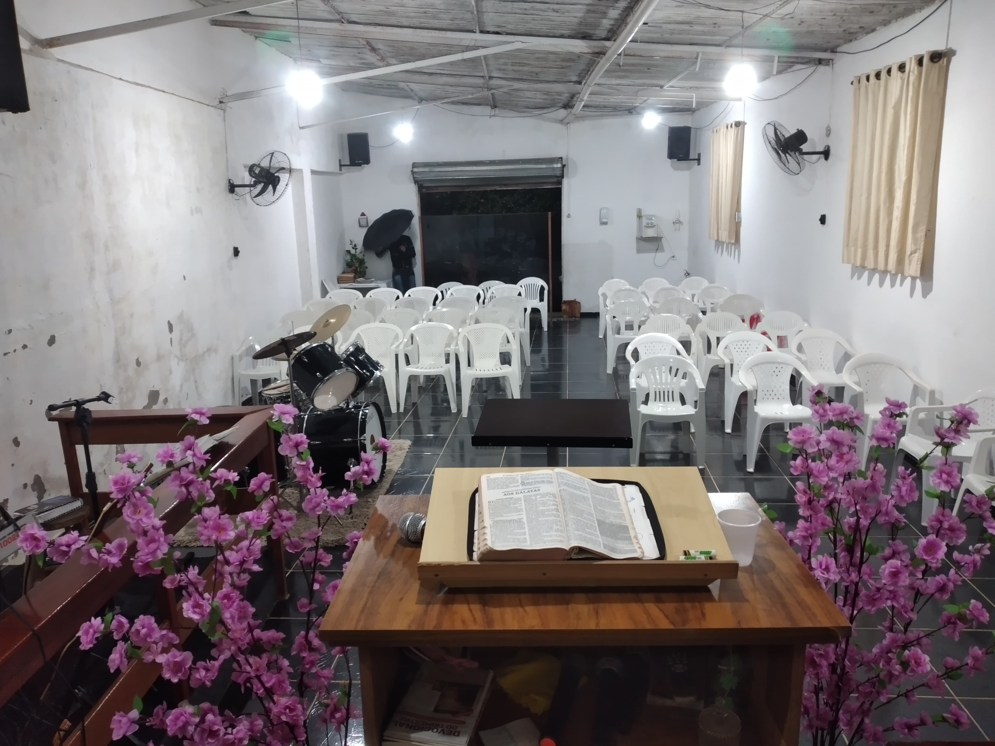 Interior da AD Madureira – Congregação Mascate